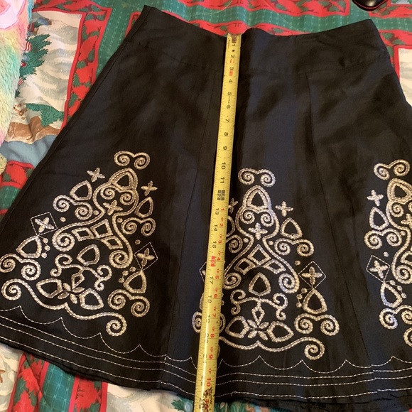 NWOT connection 18 black skirt with appliqué. Size medium. - Picture 11 of 12